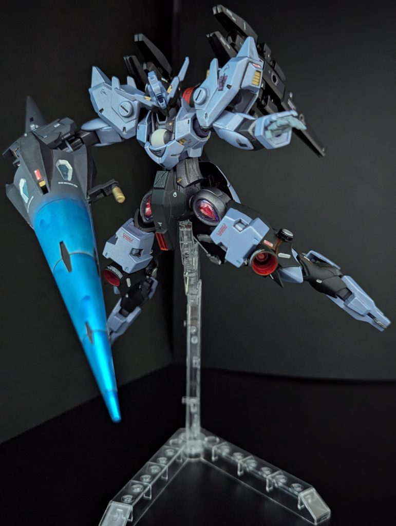 大型ランス本体に推進装置もついており、他機体で反応できない速度で突撃が可能すごく硬い