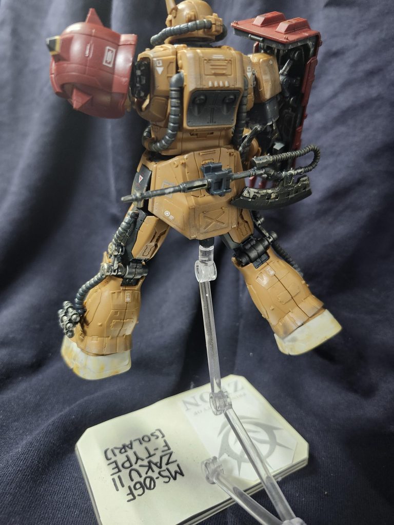 足には砂を表現するため二ウェザリングマスターを。ヒートホークにはドライブラシ。