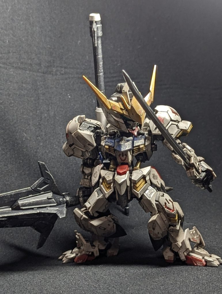 火星の埃まみれの場所で戦うモビルスーツなので、汚れが似合いますね😊