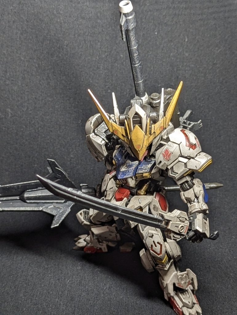 太刀やメイス、ハンマー等で力任せに殴りつける戦い方も泥臭くて良いです。