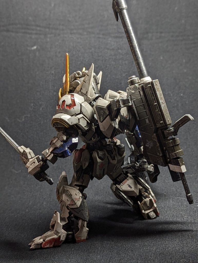 鉄血のオルフェンズは賛否両論ありますが、ガンダム版任侠作品的で主要キャラクターが途中でどんどん亡くなる等、ショッキングな内容ではありましたが、嫌いじゃないです。