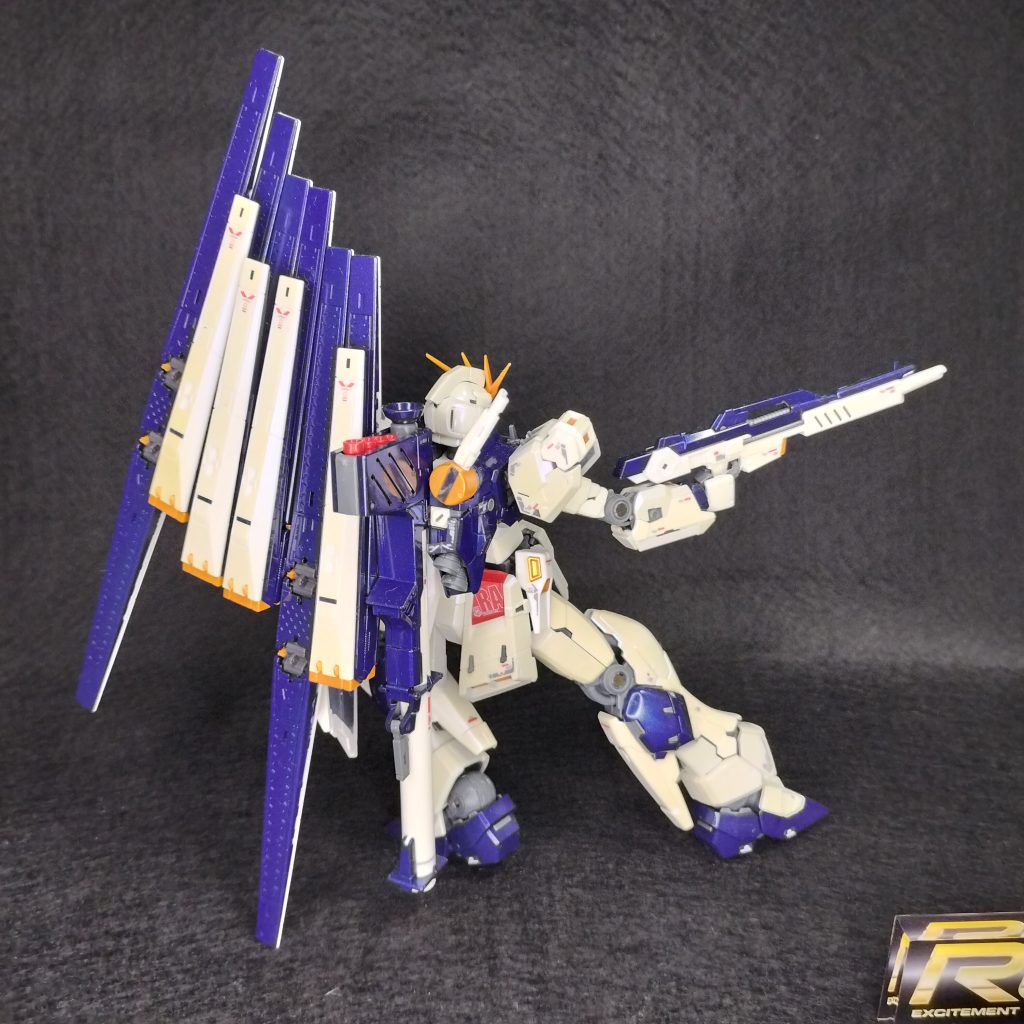 ファンネルのパールブルーがいい感じです。