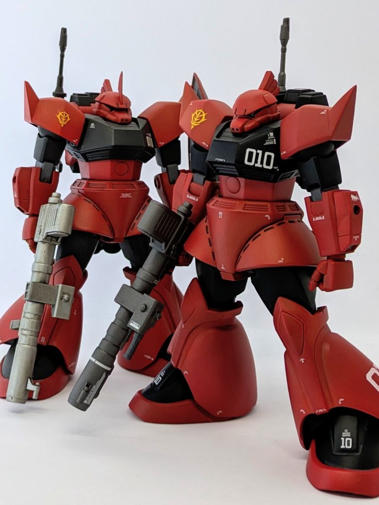 4年前に作った角ありジョニーと。正解がどうとかは置いといて、この4年間やたらゲルググ作ったものだと我ながら呆れております。