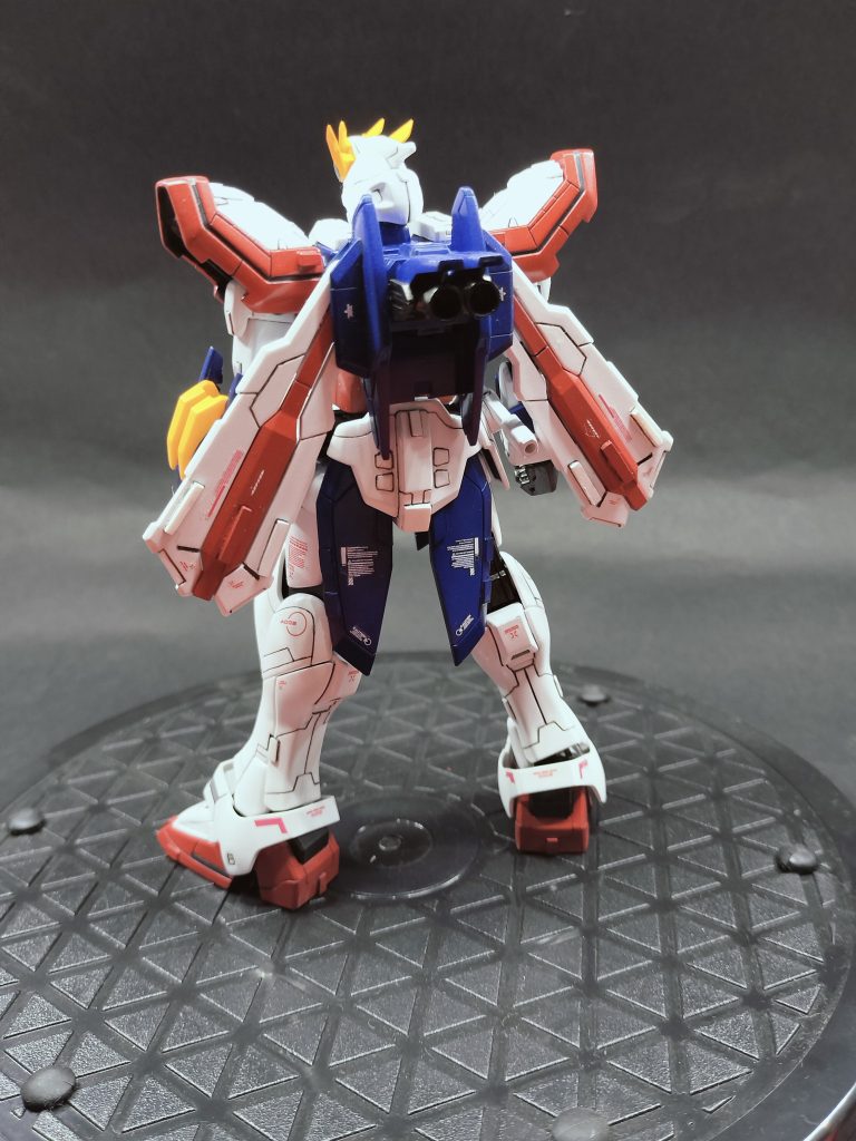 デカール、スジ彫りのセンスが無いので真似したのはいい勉強になりました。そして自分の作りの粗さと未熟さも痛感しました。