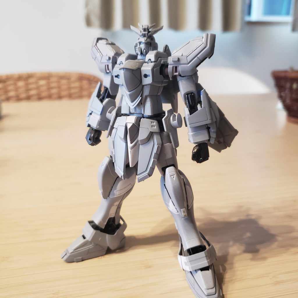 キズチェックをするために一度サフをかけてみました。お腹の部分がまだ粗かったのと顎が引けないのがイヤだったのでここから改修しました。