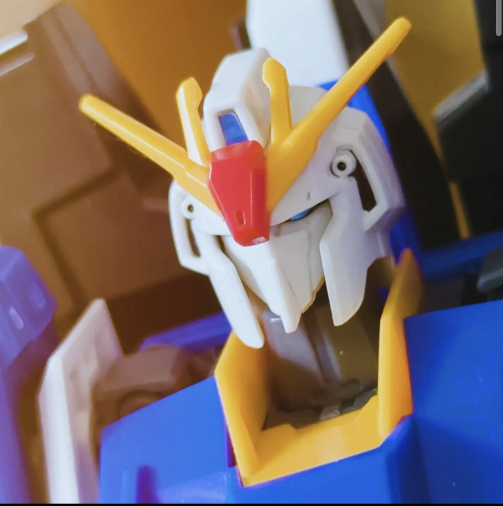 カメラアイシールは自作です。カトキZを意識しました。