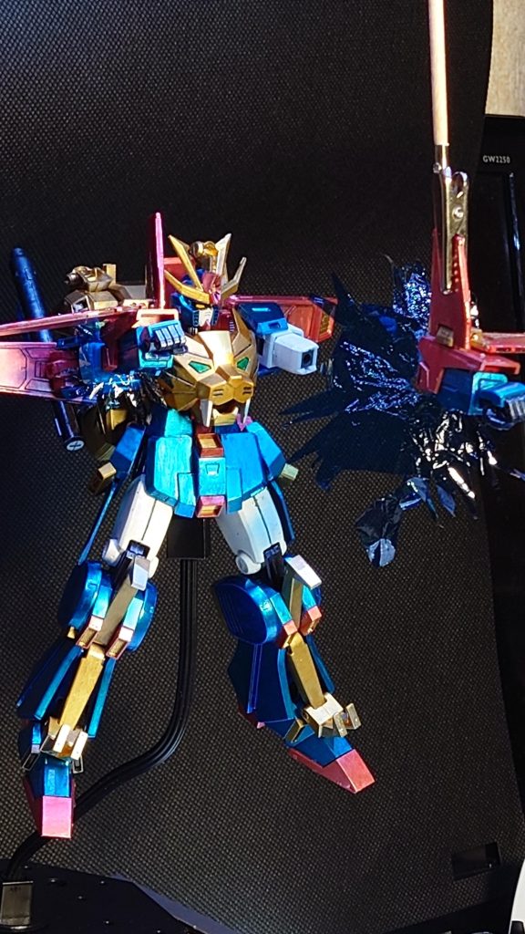 こちらはアームドブースタースラスター部分をセロハンで（以下略）一枚だと薄すぎるから複数で重ねて立体感を付けてみるかな