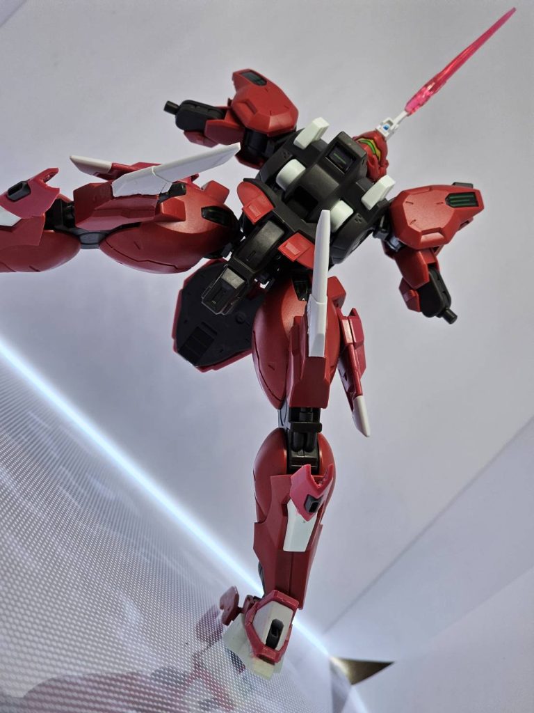 やはり映画でもこのシーンが印象的だったので当然この機体にもビームホーンは着いてます、アンテナ命の水星世界の決闘とかでやられたらたまったもんじゃないですが…