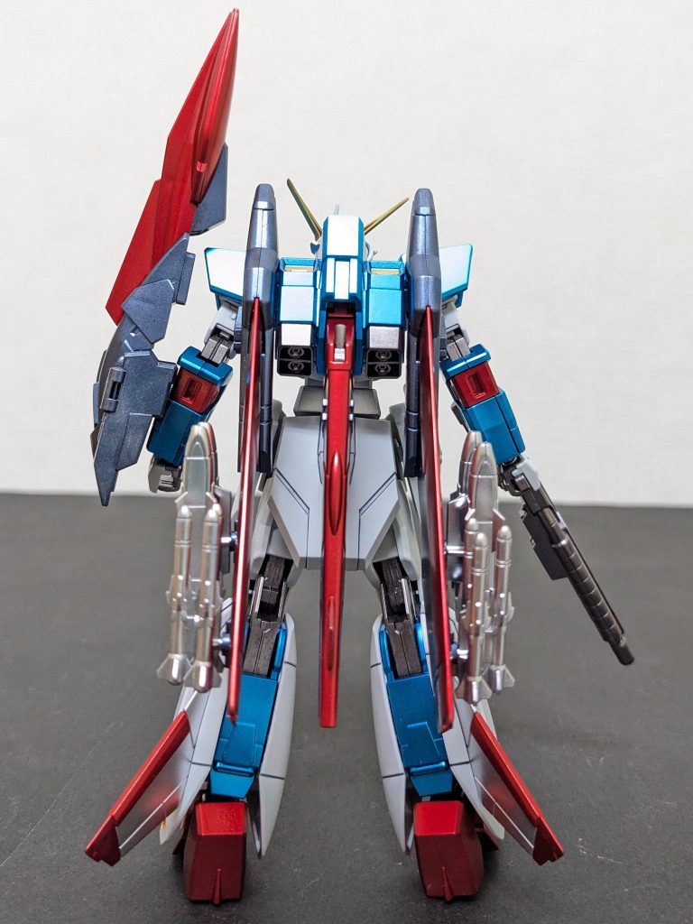 背面翼の収め方は、かれこれ30年以上前の最初の「HG・ウェイブシューター版」を想起させました(このネタが解るアナタ!!そこそこの齢いってますね😁)