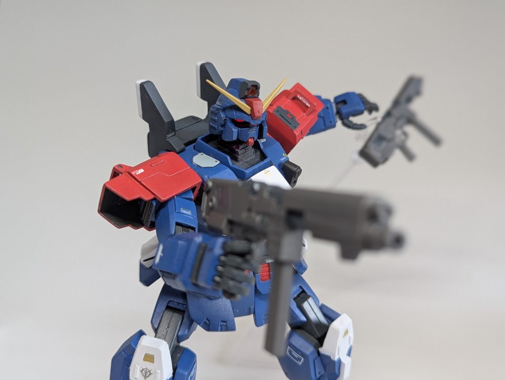鹵獲機体なのでジオン製のマシンガンも塗装して持たせました