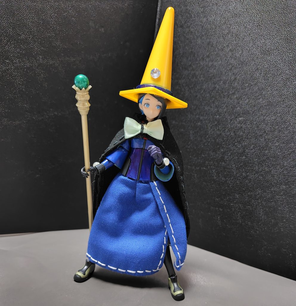 ニカ姉は顔が少し小さく三角コーンが被りやすいので、黒魔道士の格好がしっくりきます。