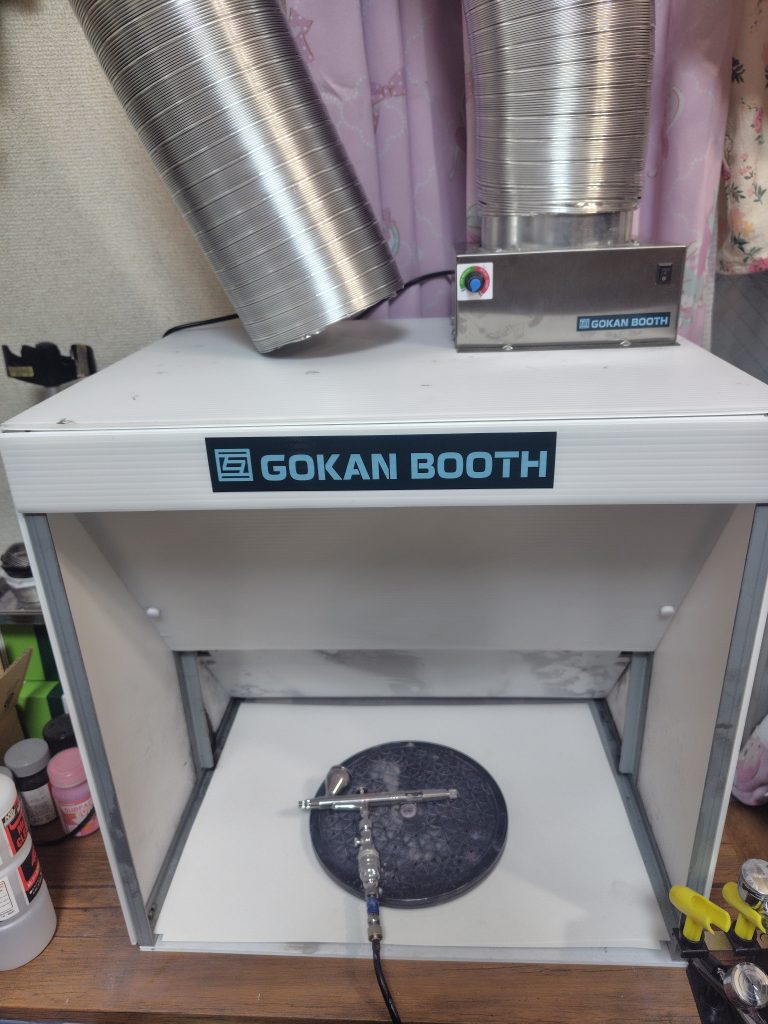 途中、塗装ブースが壊れるというアクシデントがありましたが、友人が互換ブースを格安で譲ってくれて本当に助かりました。