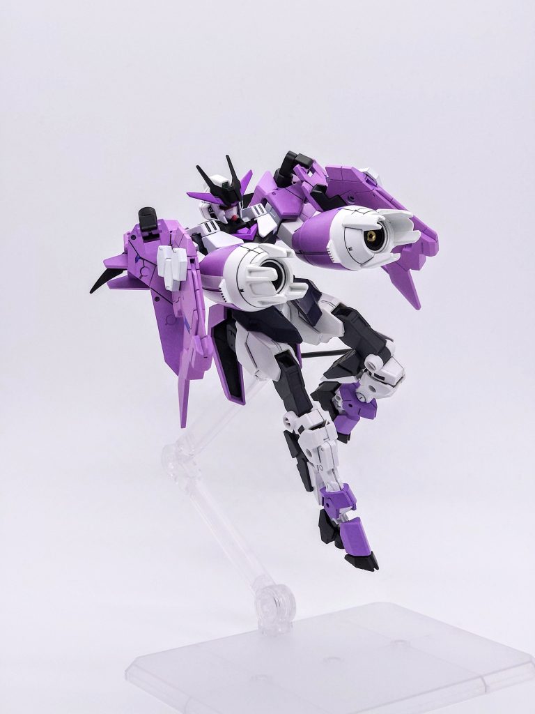 装甲は可動して腕の動きを妨げないようになっています。