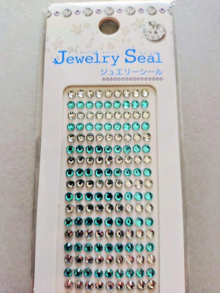 キラキラは100均（セリアだったかな）のジュエリーシールであります。
