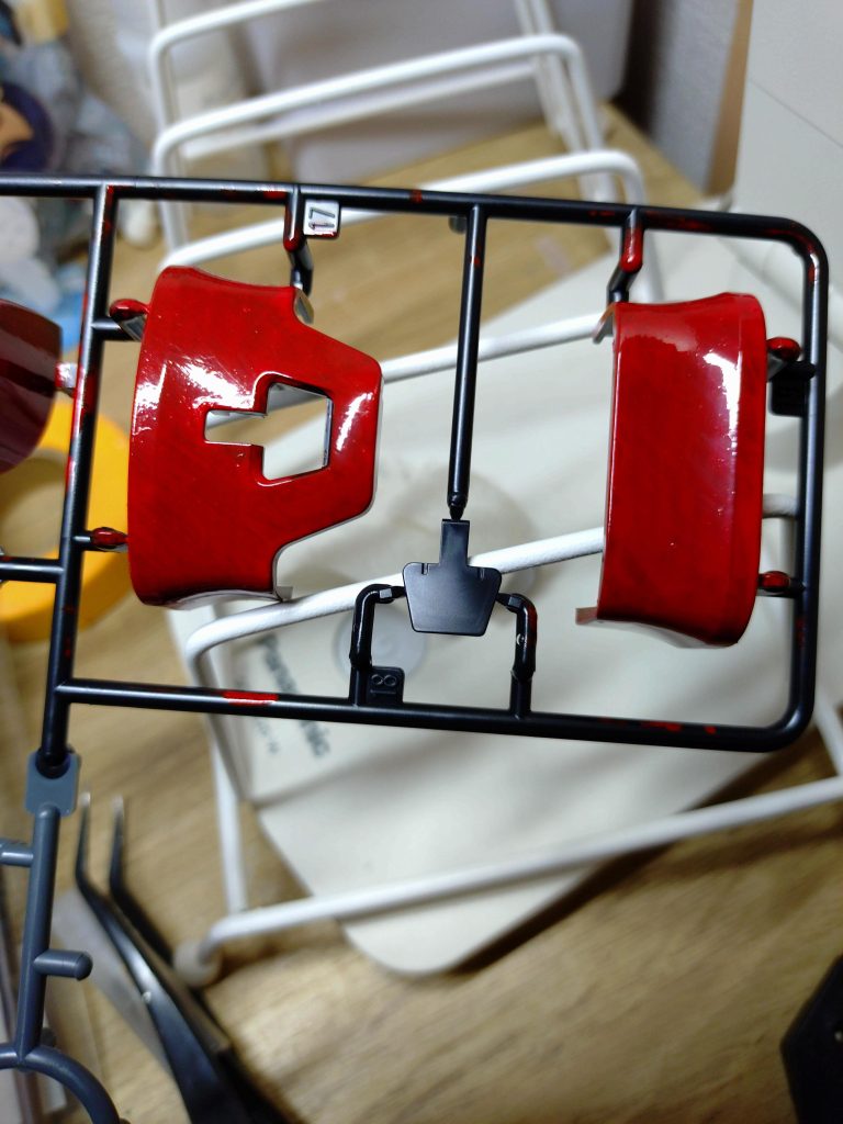 10回くらい塗り重ねでようやく発色であります。