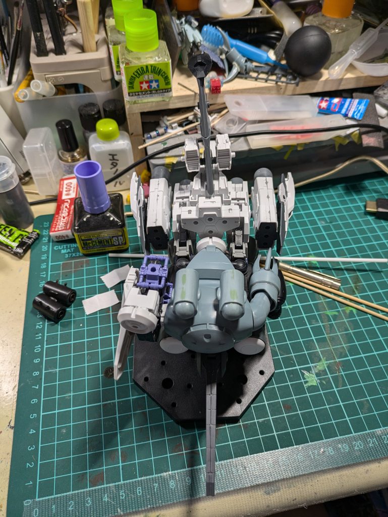 似たパーツなんてあるわけないので、塊としてのシルエットを寄せる