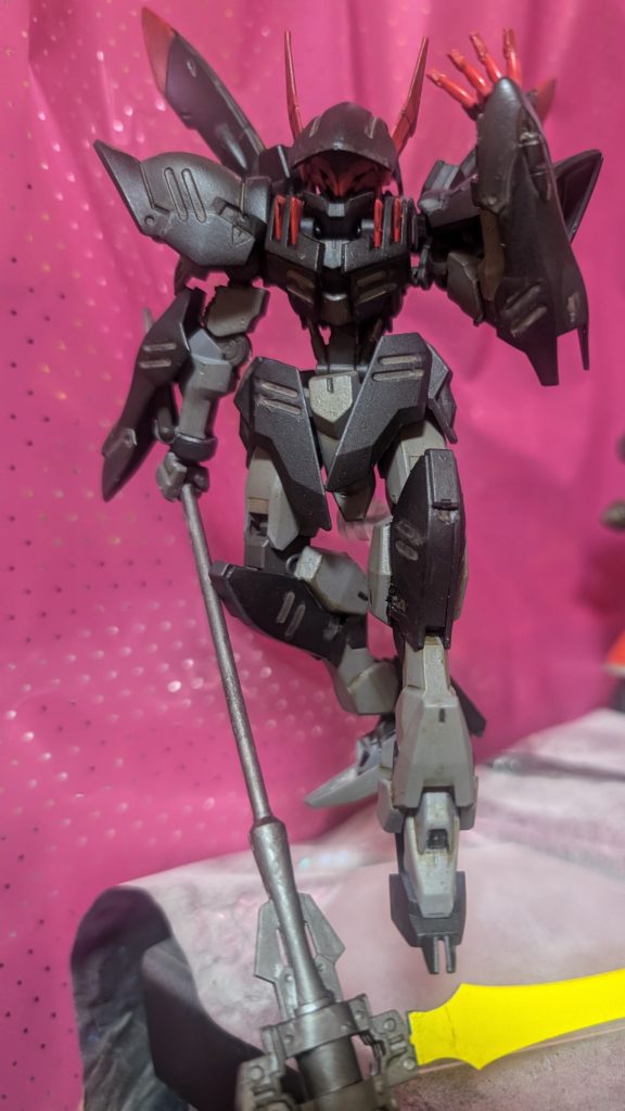 本体はカラーリングのみ変更しただけです。オリジナルよりも凶悪なイメージにしたつもりです😅黒とグレーはなんとなくSEEDにでてくるファントムペインのスローダーダガーとかダークダガーみたいなカラーリングかな?