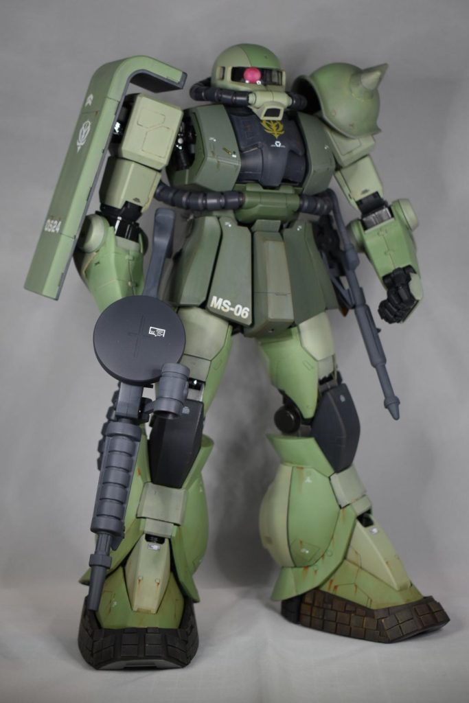 基本はRGのディテールを参考に改造。ウェザリングは使い古した感を出すためにかなり濃いめに付けました。