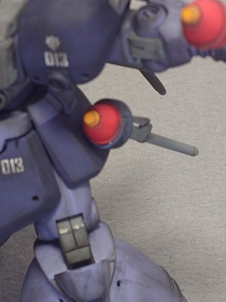 キット付属のシュツルムファウストは腰部分に装着出来る様にしました。