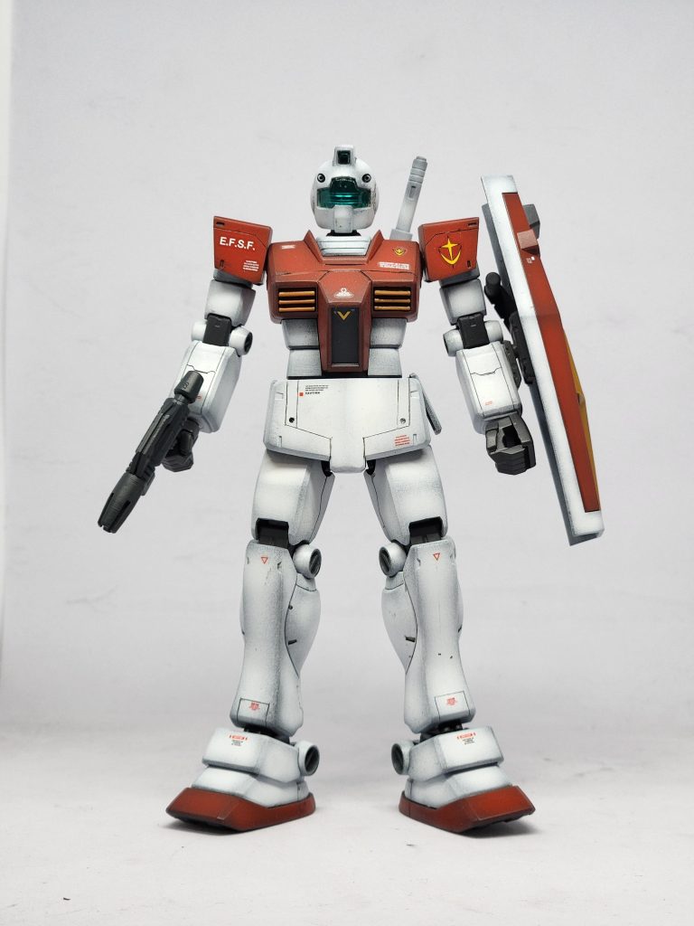 正面。スジボリ追加によるディテールアップ+サボらずにデカール貼りが今回のテーマでした。が、あちこちニッパーで抉れたランナー痕がありまして、改修序盤で暗礁に乗り上げかけました(笑)