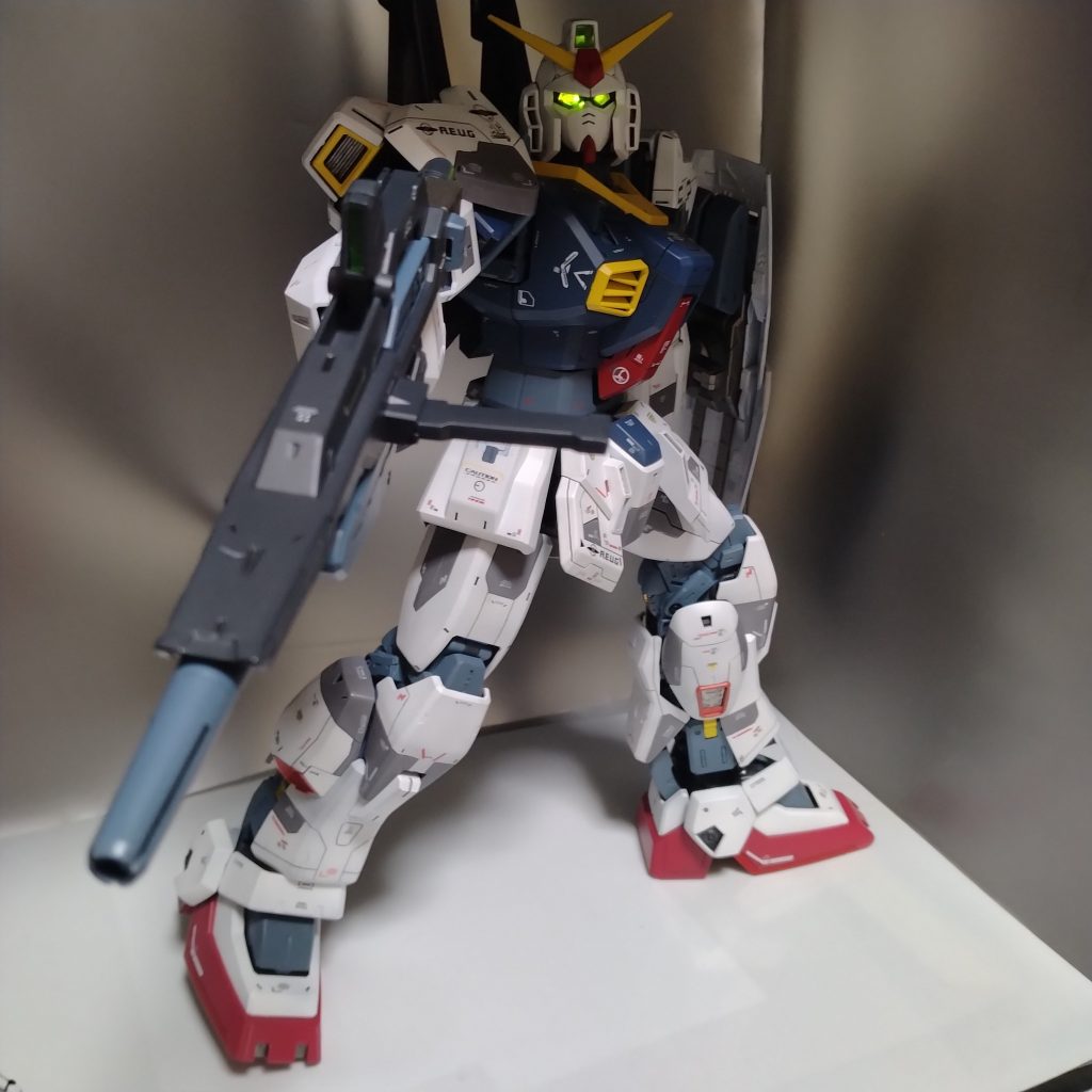 勿論カメラアイも光ります!