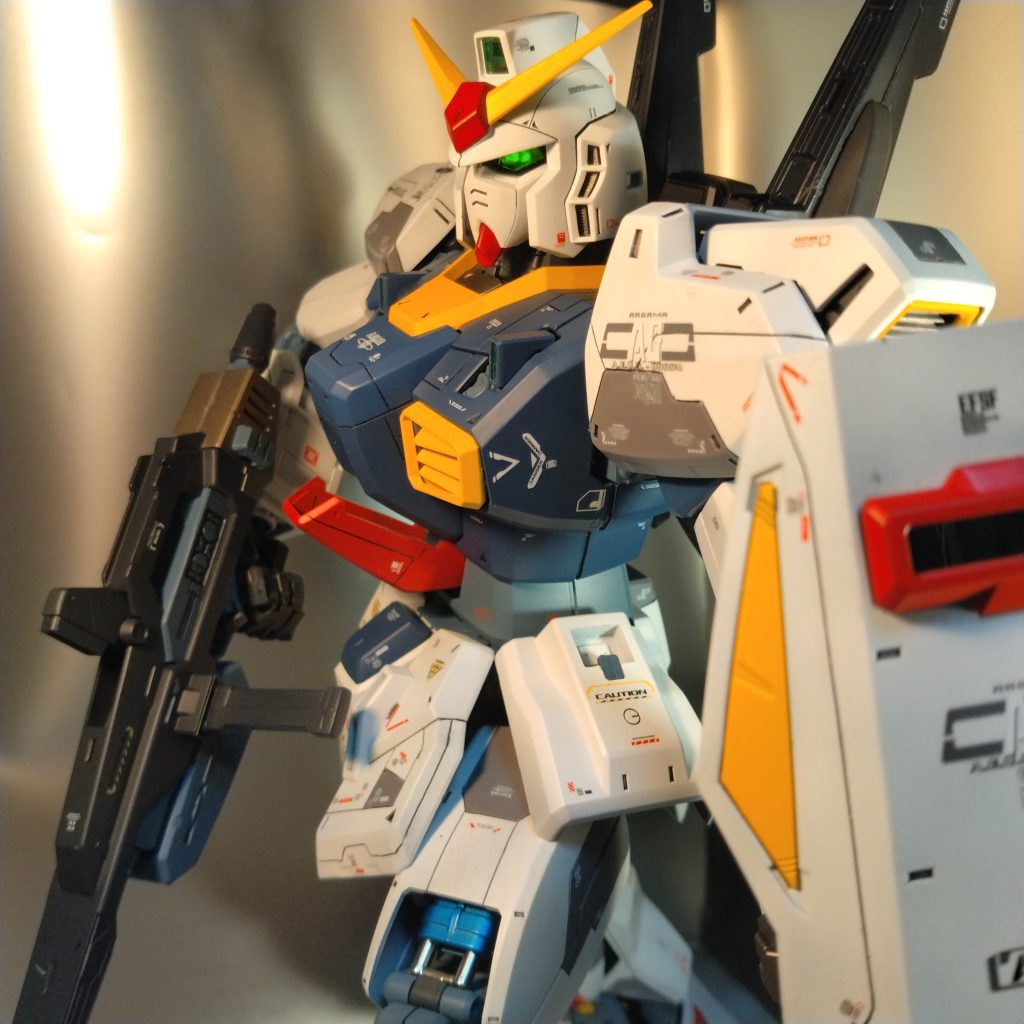 制作時!いつものような感覚で作ってましたが!普通ならそろそろリーチという時点でもまだまだ先が長いなぁと、流石PGのパーツ量だと実も感じました!作る前はデカくなっただけで要はMGくらいだろうと思ってました!(笑)