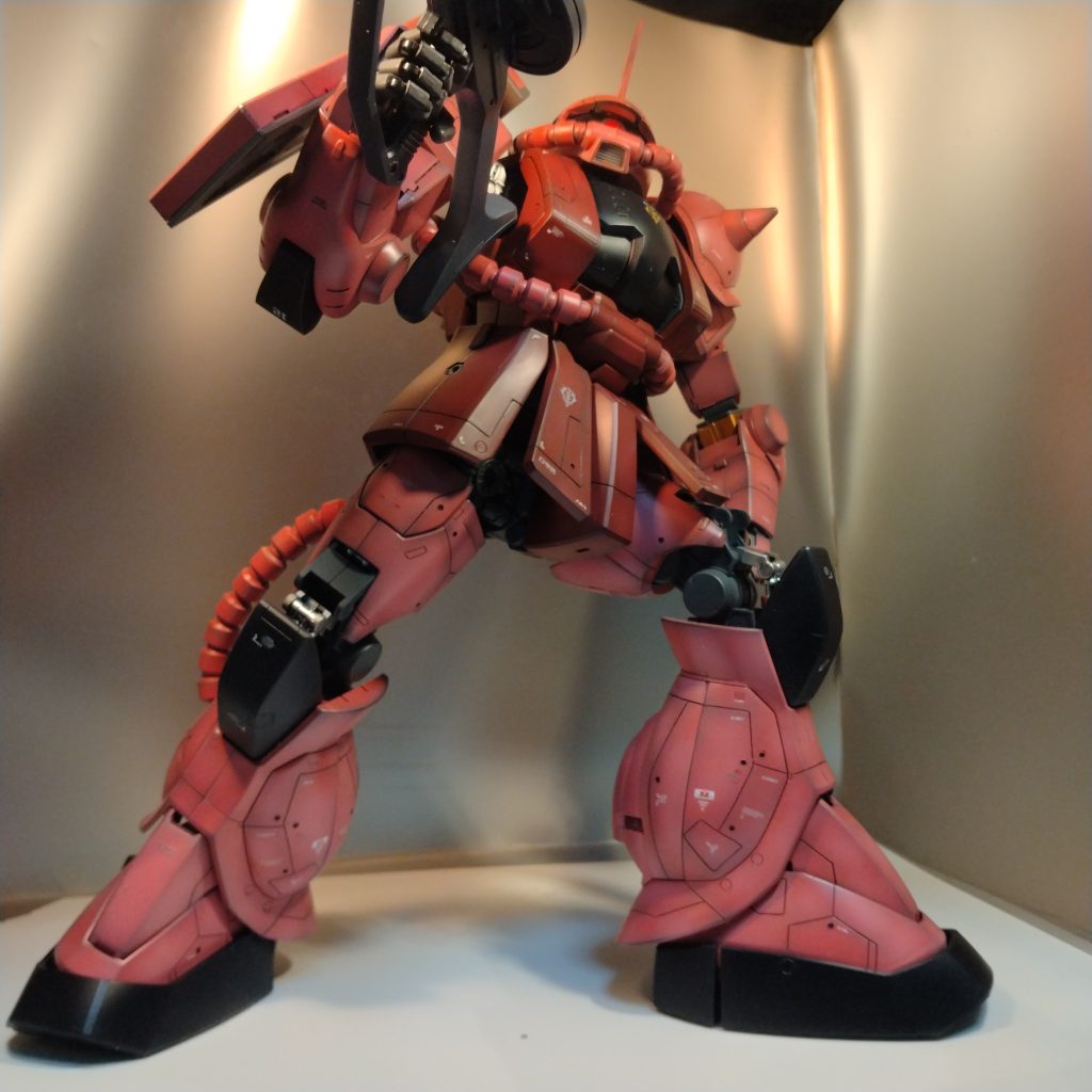 元のままだと武器の保持力が無かったので！後からザクマシンガンとヒートホークにはマグネット仕込みました！