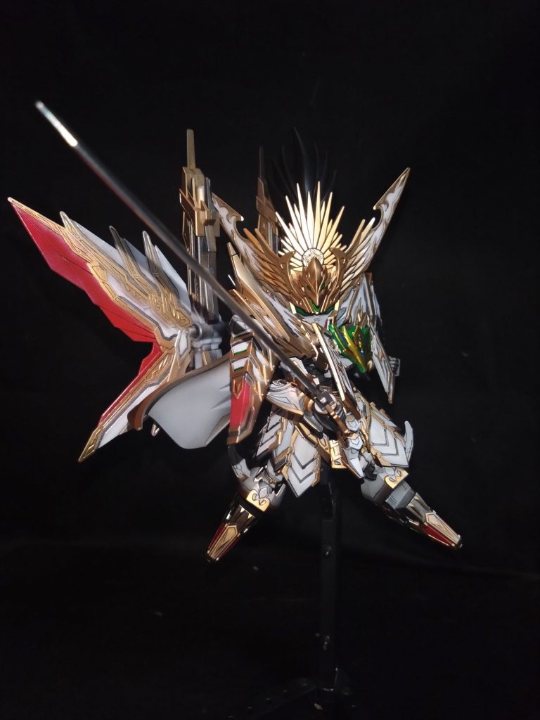 肩アーマーの干渉で腕があまり動かなかったので接続をボールジョイントに換え、袖パーツが干渉して刀が持たせづらかったので手首の差し込みも延長させました