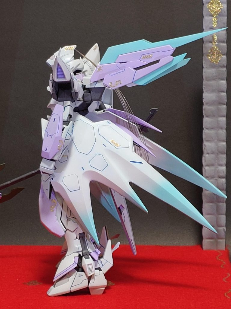 ヒールをつけて若干のバランス変更後頭部よりアルミ線を流して兜風に