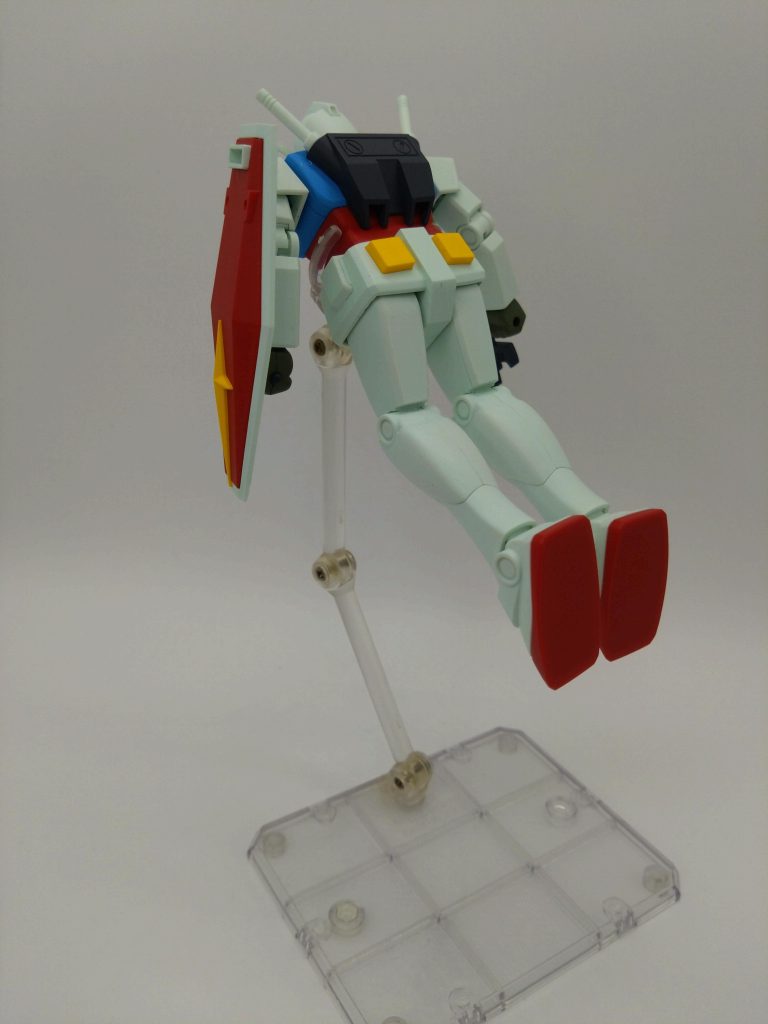 アニメ風な背中と飛び方。良い。