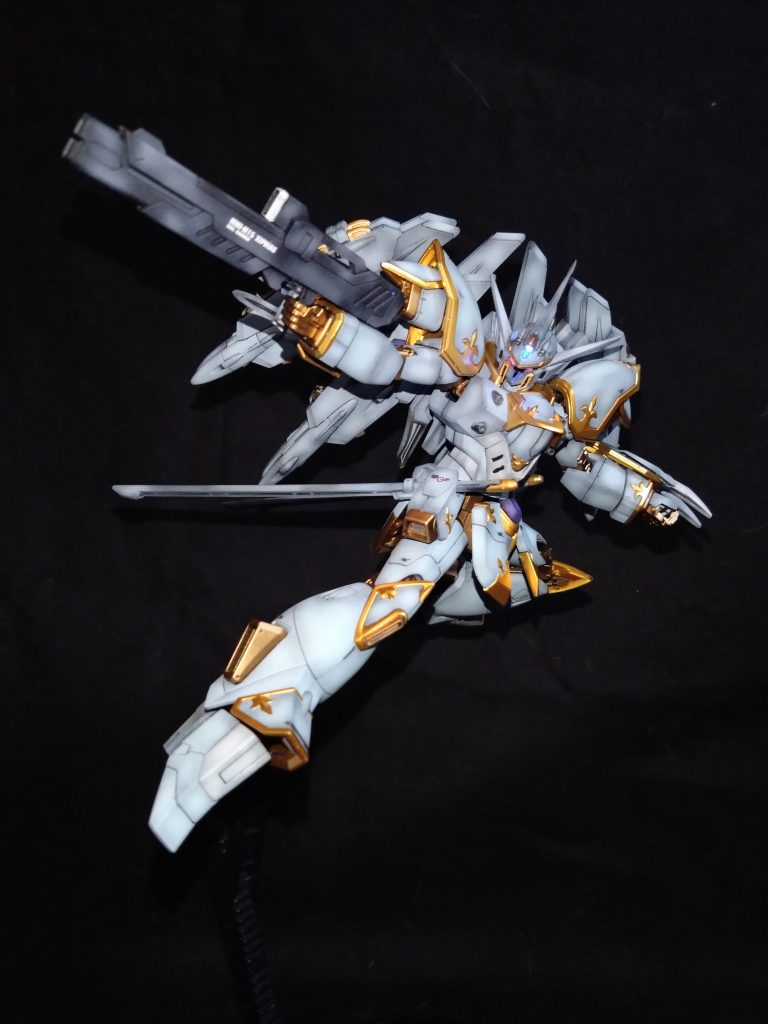 シヴァの時もしていましたが、カメラをツインアイに変更しましたこう、やっぱりUVで発光させたくなりまして(^_^;)