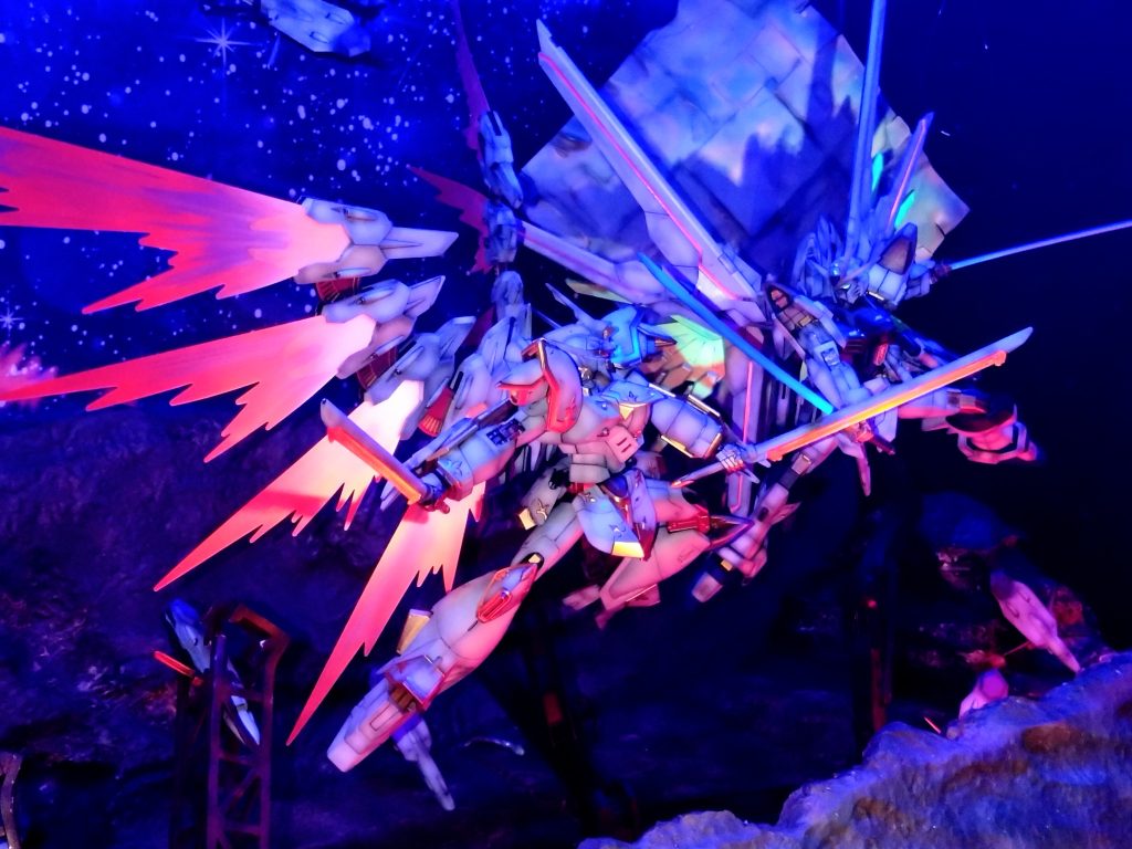 イメージしたのは雑誌や販促ポスターなどで有りそうなワンシーンで作りました。お互いのバックパックのウィングユニットが干渉せずにいい塩梅のポージング位置の調整がなかなか難儀でした😂