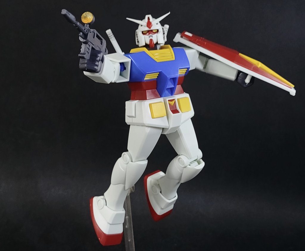 可動範囲は基本的に旧メカコレ版と同じですが、これくらいのアクションは十分こなせます。素立ちとちょっとしたアクションが決まれば御の字なキットですが、そうバカにしたものでもありませんよ。店頭在庫があるうちにぜひおひとつ。
