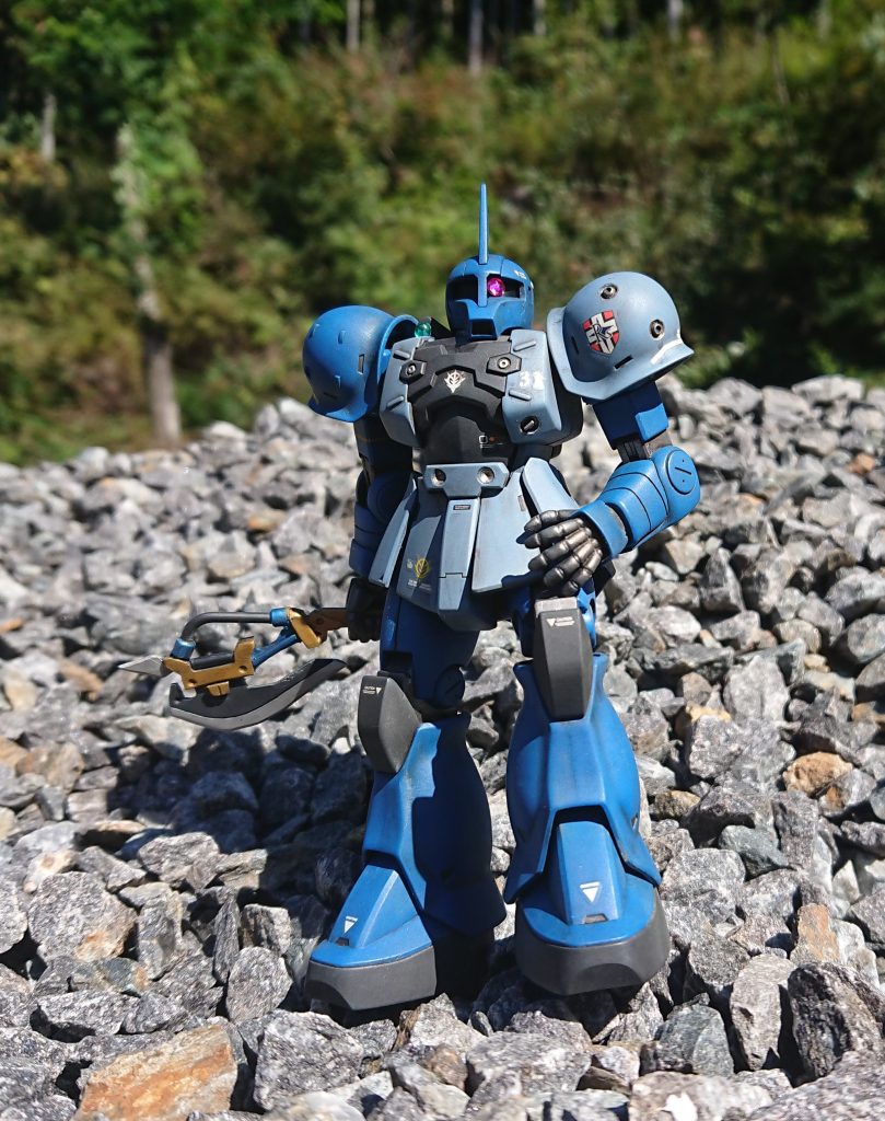 ・正面(野外にて)MGキットのパッケージっぽいポーズ自然光で撮ると色がはっきりしますね