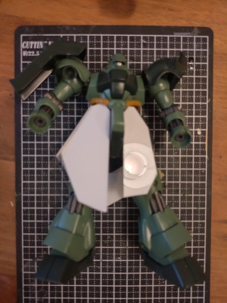 「コ、コンドォー…?」ネットに溢れる画を記憶して、プラ板工作を始めてしまう…ペタペタ貼り付けながら全体のシルエットを見る…(ん〜何かよく分からない…)