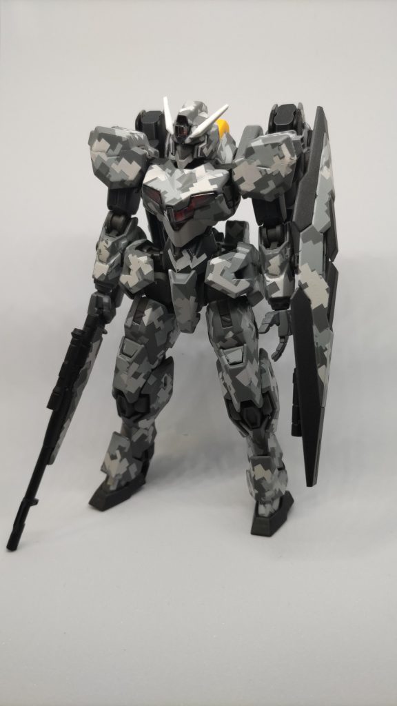 一撃必中のため、迷彩塗装をされたがガンヴォルヴァです一撃の後、直ぐに次のスナイピングポイントへ移るため、機動力を上げている 