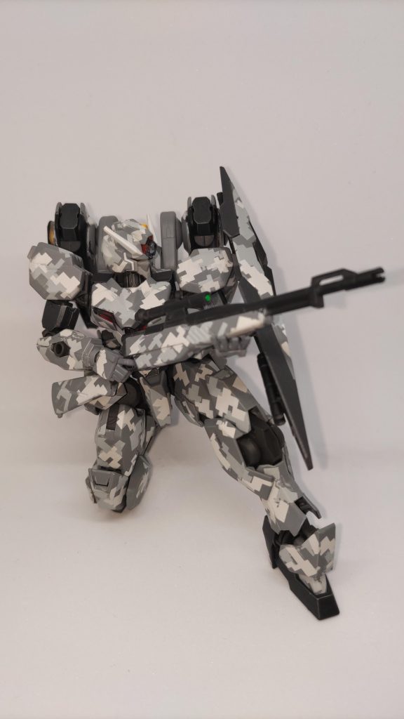 スナイパーライフルと両手ははGMスナイパーのモノです手首が少し浮いたので、WAVEのバーニアを入れています