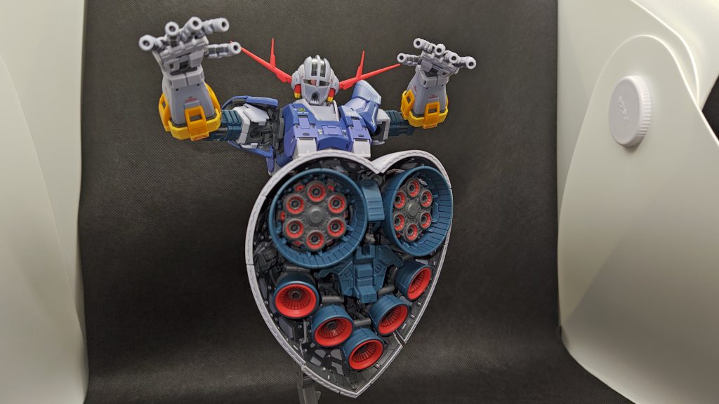 スカートの中のバーニア見せるために。すごい密度です。