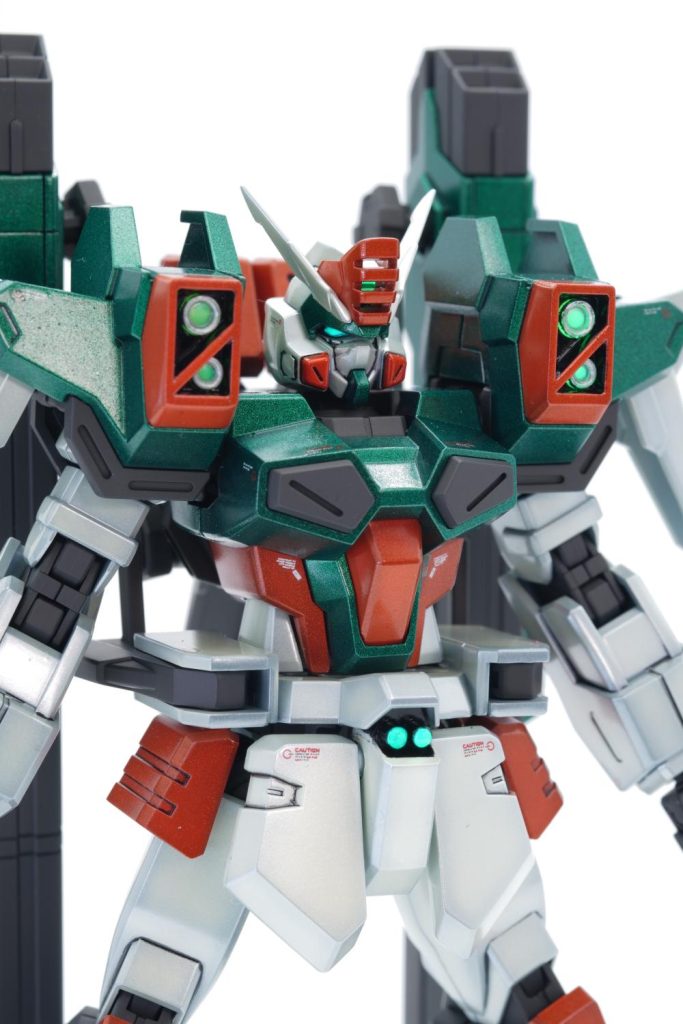 腰パーツの部分に蛍光塗料で塗装後にUVレジンを使って立体感を出してみました。