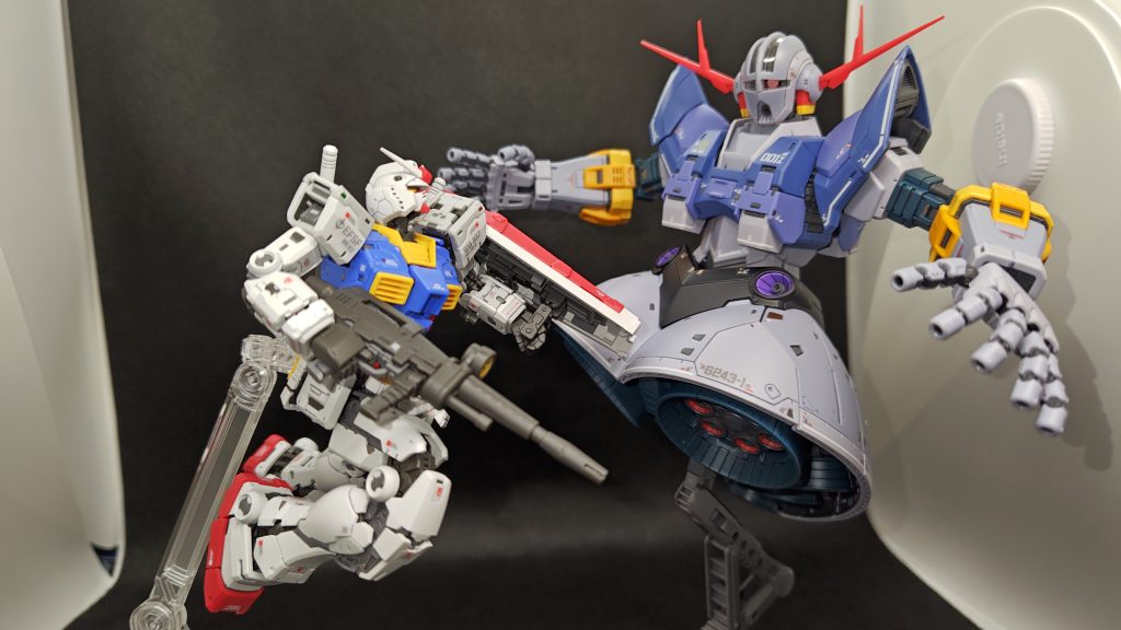 −こう近づけば、四方からの攻撃は無理だな、シャア!のシーンに寄せて。