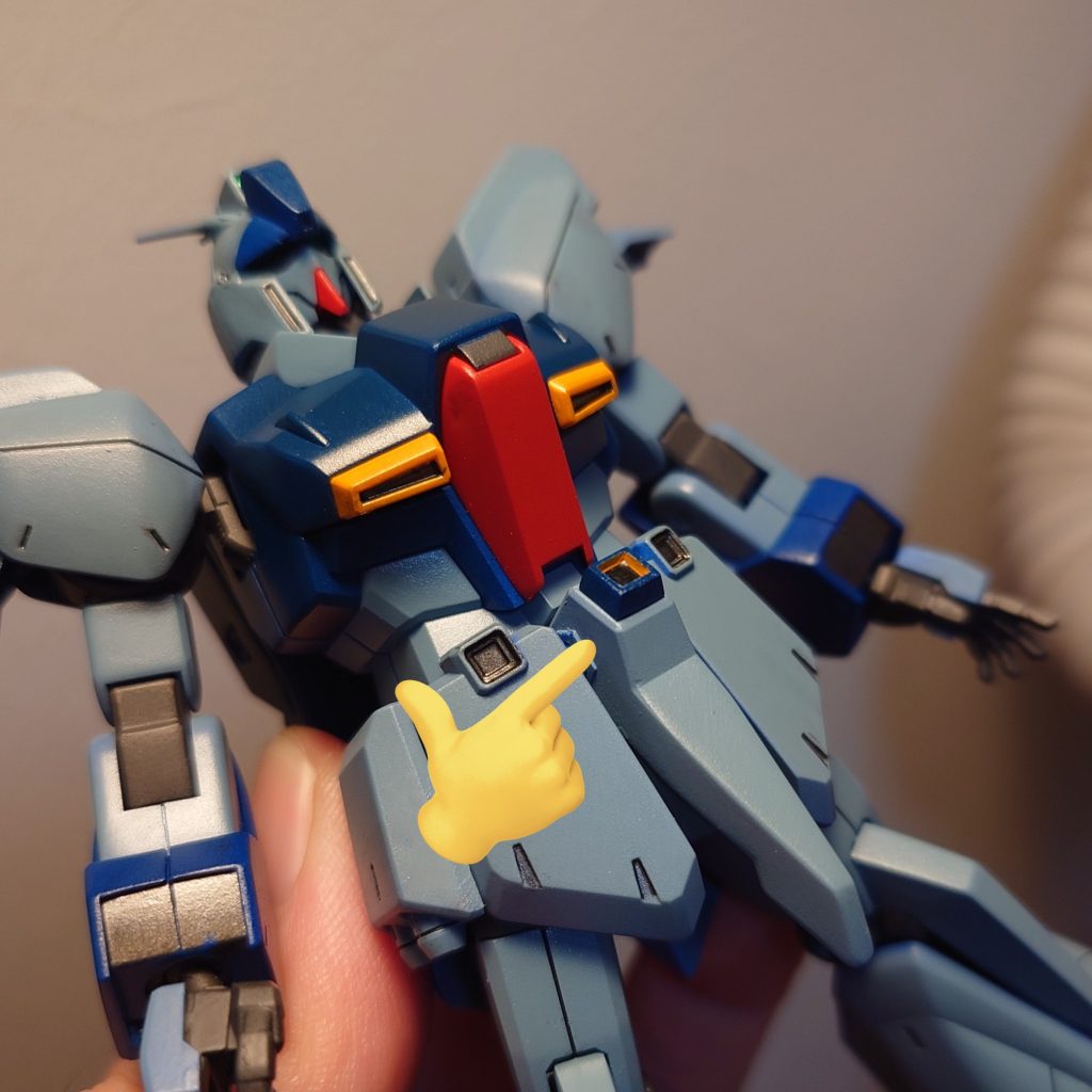 前回、デュエルブリッツの背面の塗り分け難しかった反省を生かして、この構造（凹部の側面がイエローで底面がブラック）が来たときどうしようかと思ってて、