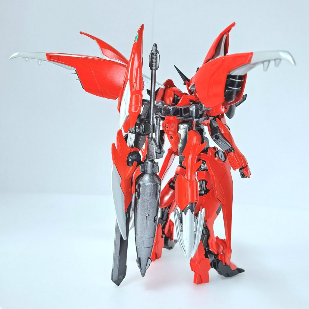 ガンダムアメイジングバルバリックタウロスルプスレクスの前半身をメイジンカワグチが担当し製作した機体。 主に操縦者自らが操作するが、AIでの操作が可能。機体はほぼアメイジングバルバトスルプスで構成されているが数ヵ所改造されている。第紅形態アメイジングブースター天式改を背面にドッキングさせた強化形態を指す形態名。運動性が著しく向上し、紅の彗星と謳われた超人的マニューバに更なる磨きをかける。