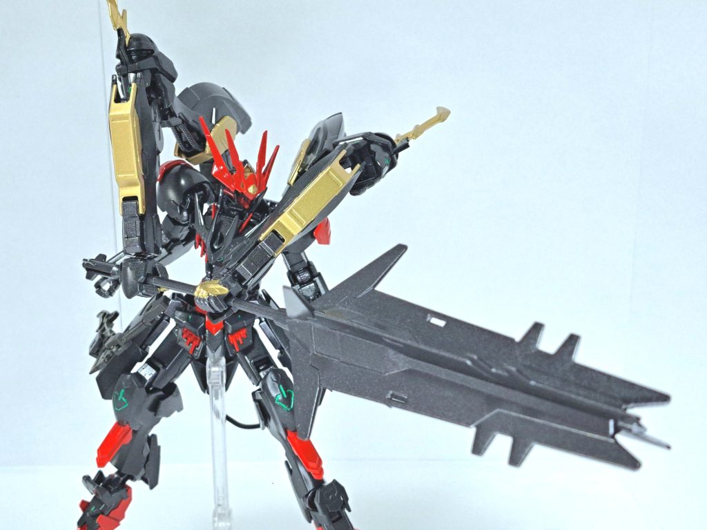 超大型メイスルプスレクスの超大型メイス。バルバトスが装備していたメイスをそのまま大型化したような外見。柄は間合いに合わせて伸縮自在で、先端と柄の底部にはパイルバンカーが装備されている。