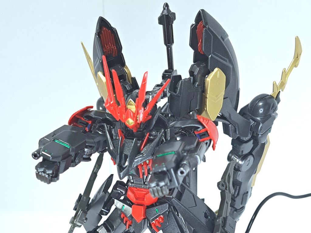 170mm機関砲両腕部のヘリカルマガジン式の火器。従来の火砲よりも小型・小口径の機銃。