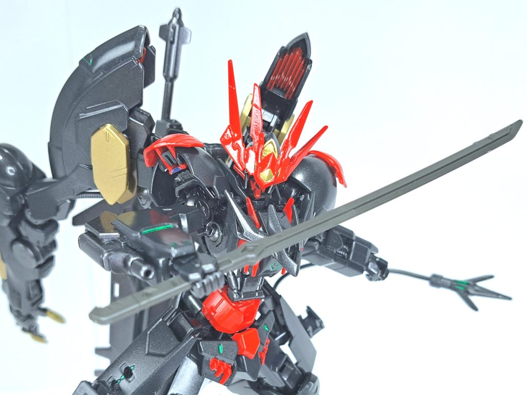 太刀ベース機であるガンダムバルバトスの太刀。長尺ながら軽量で扱いやすく、局所攻撃時に優位性を発揮する。