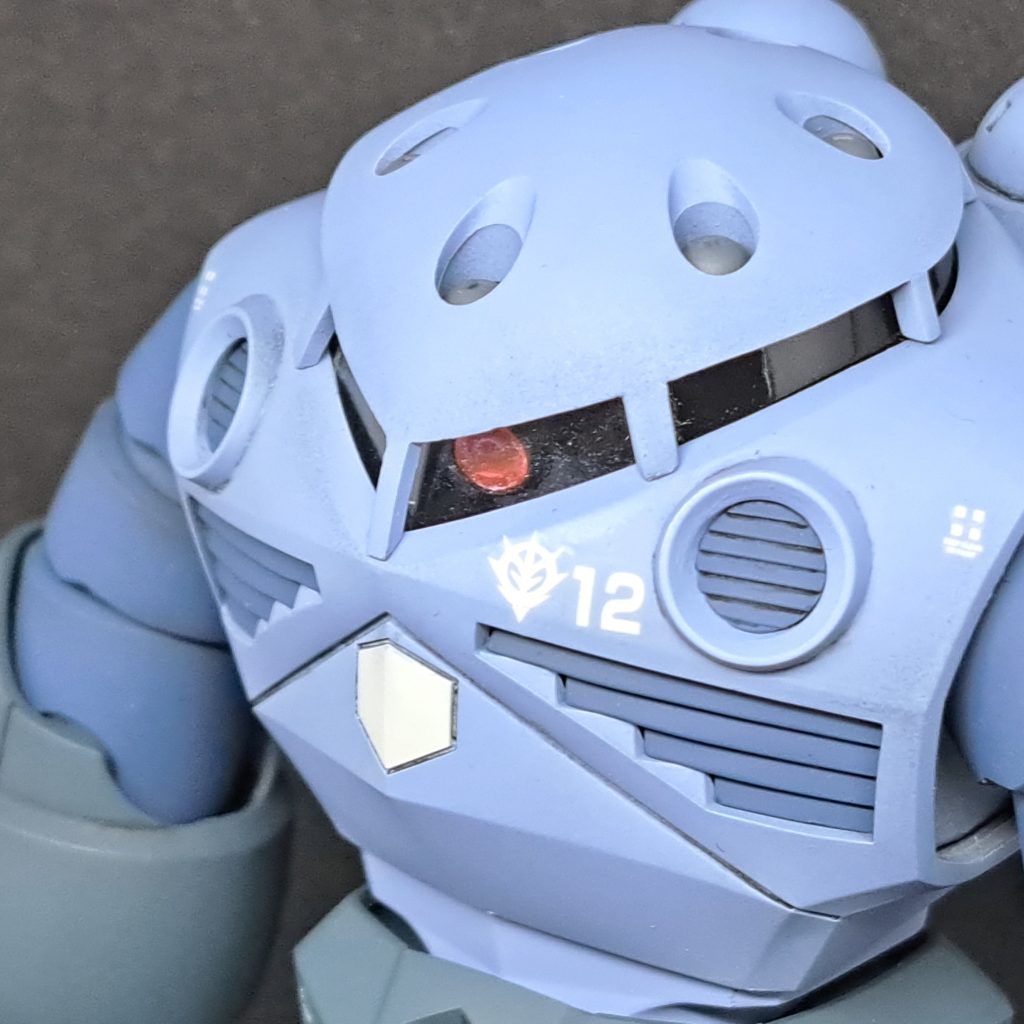 モノアイスリットは前面だけクリアカバーを作製して、左右に動かせるようにしてます。