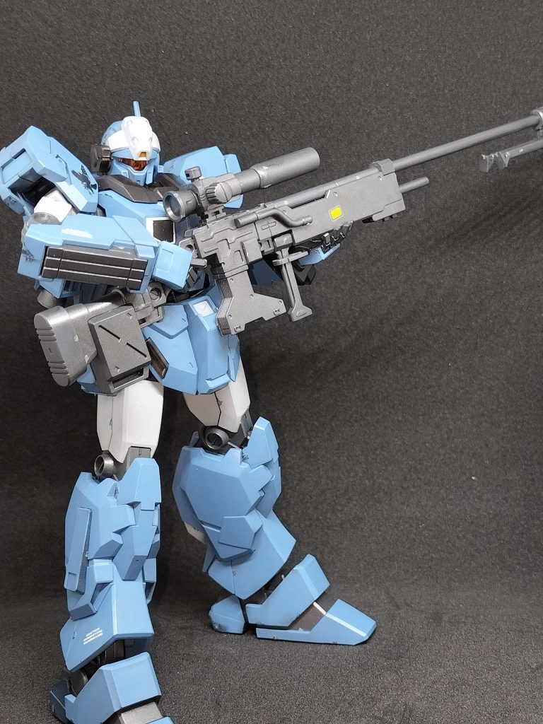 パイロットの趣味でロングレンジビームライフルも装備したりする。(こちらもビルダーズパーツ)