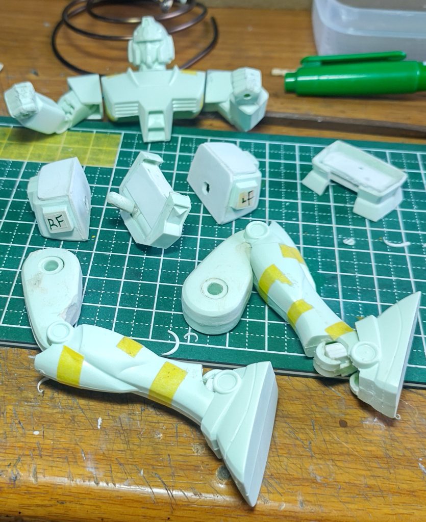 「可動戦士ガンダム」を参考にした股関節部分の分割改造