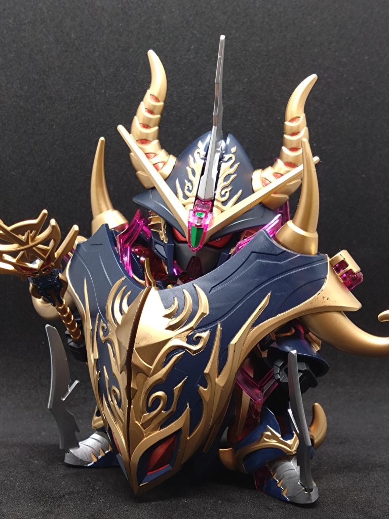 眼光鋭い感じの一枚。これはヤンキーっぽいですね笑部分塗装とはいえ、クリアパーツと紺色パーツのみ成型色で、あとは全部塗ってます