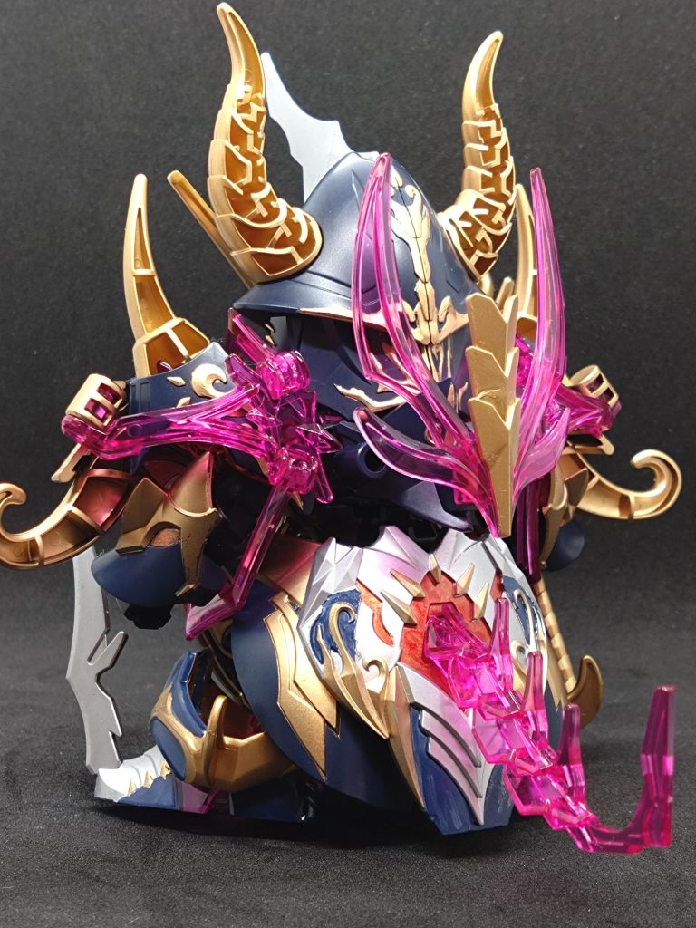 ツノの肉抜きは気になったけど、大変そうなのでそのままゴールドとシルバーの大まかなところはマスキングしてのエアブラシですあとは筆塗り